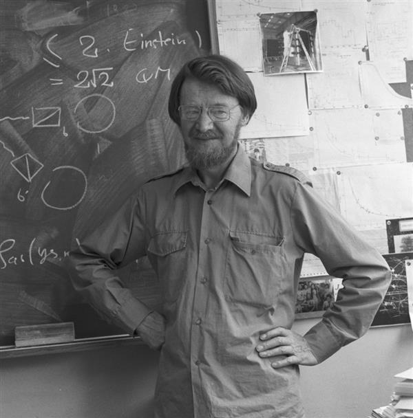 John Stewart Bell — June 1982 photo at CERN; Trimmed version at source.